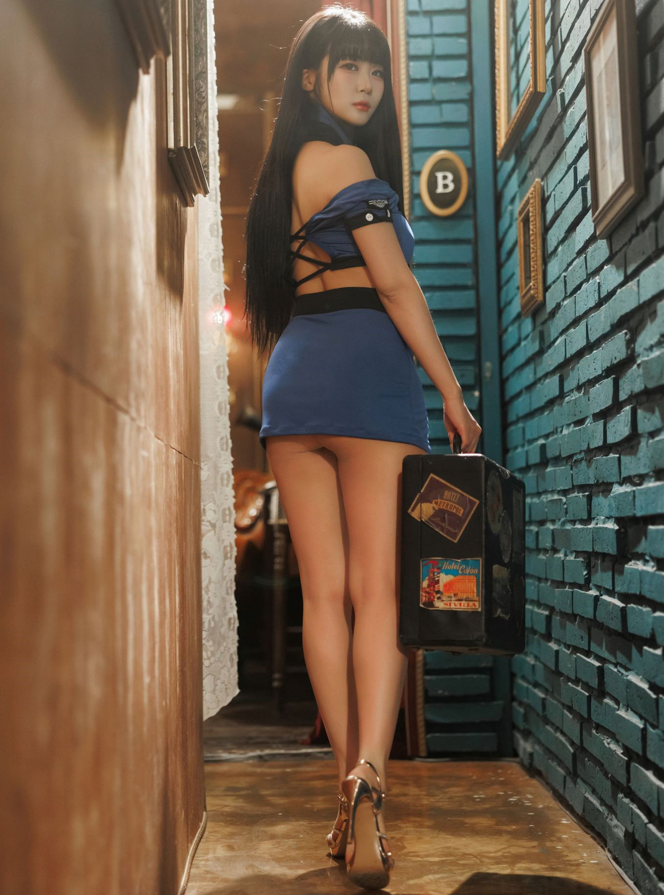 Bomi - Vol.46 After the Flight，复古房间中的蓝色高跟鞋写真