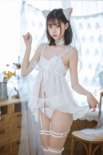 许岚 少女白色裙
