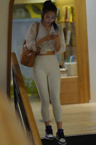 kaine模拍作品白色瑜伽裤女孩